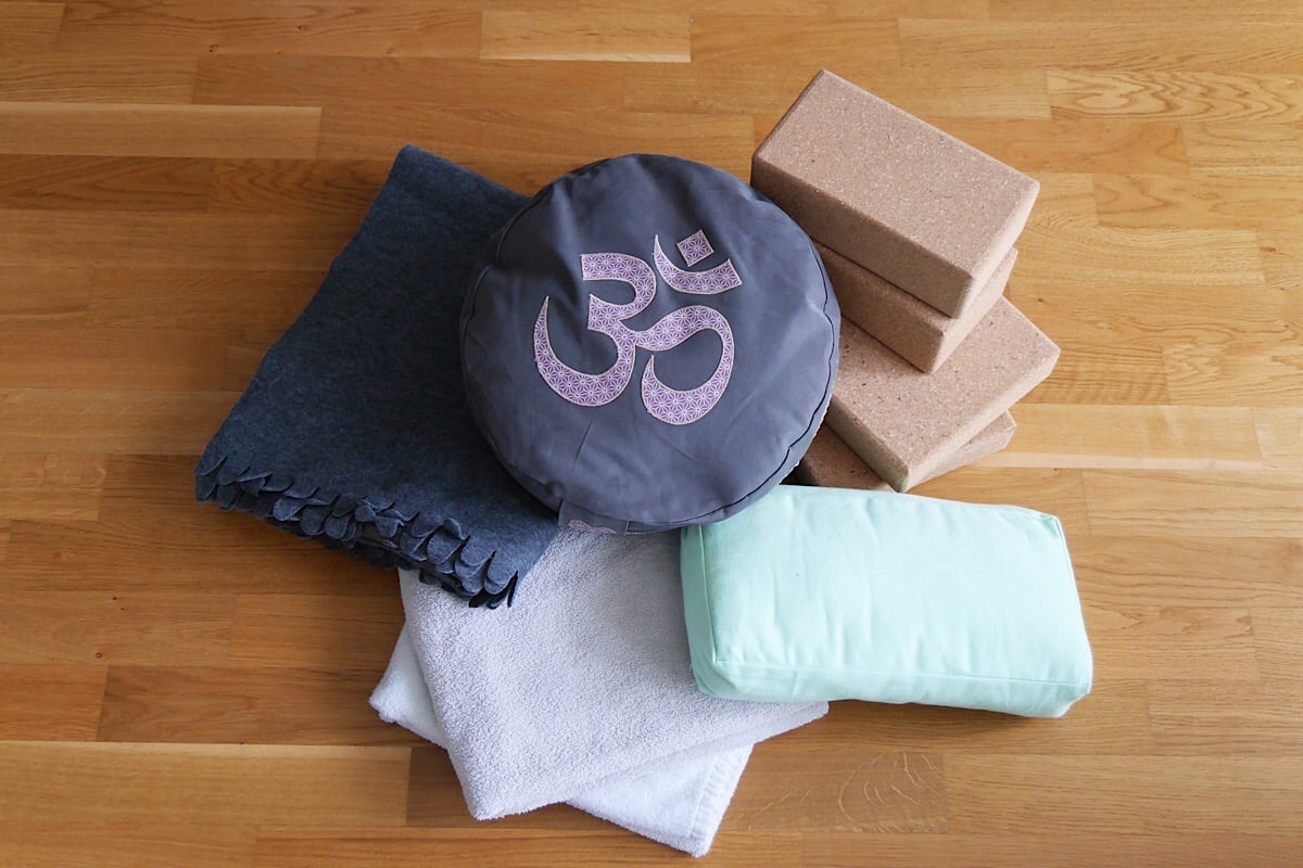 Das aufrechte Sitzen oder: von Blöcken, Kissen und Bänken