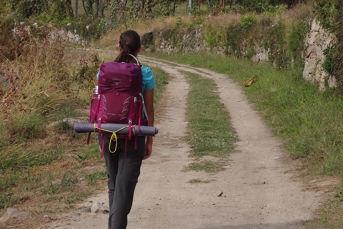 Yogamatte auf dem Rücken, Schritt für Schritt nach Santiago de Compostela!